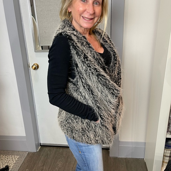 Faux fur vest - Picture 4 of 5